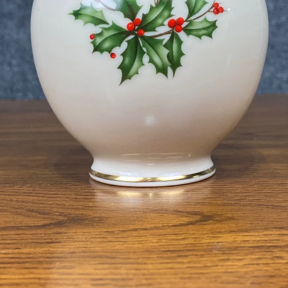 Lenox Vase Ivory Holly Berry Bud Vase Gold Trim‎ Made in USA Christmas Decor